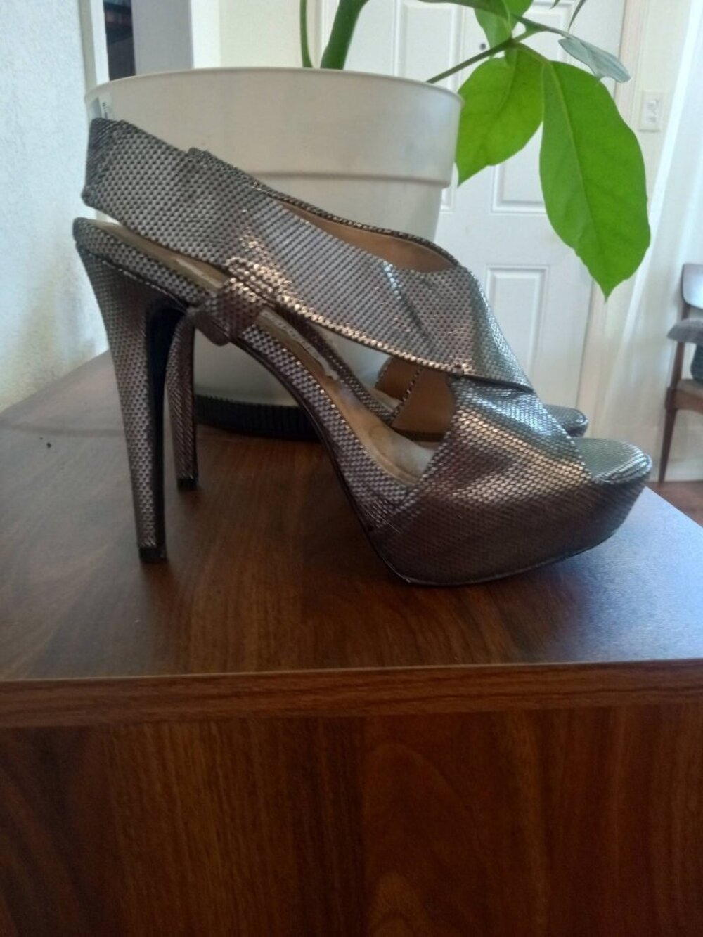 Diane Von Furstenberg Metallic Gold Sling Back Heels Size 6